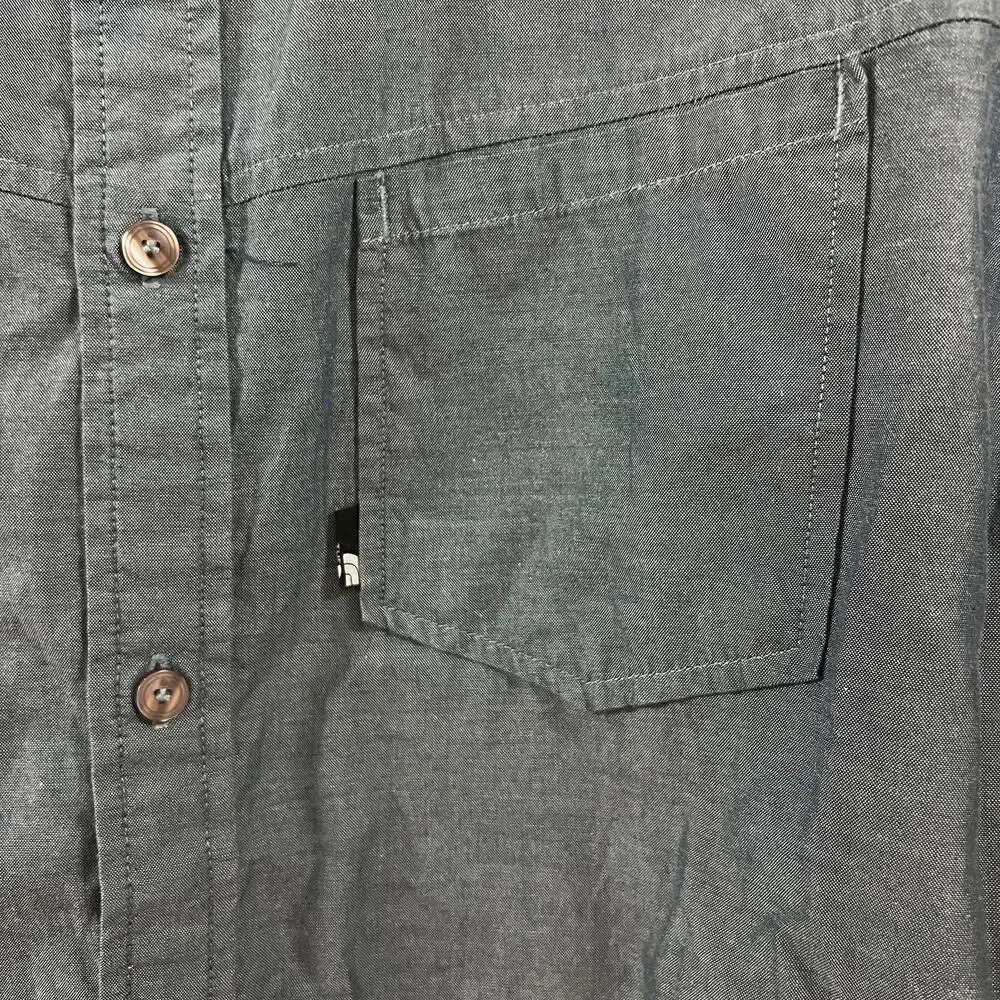 The North‎ Face Short Sleeve Large Men's Button Up Gray Chambray Twill 2 Pockets